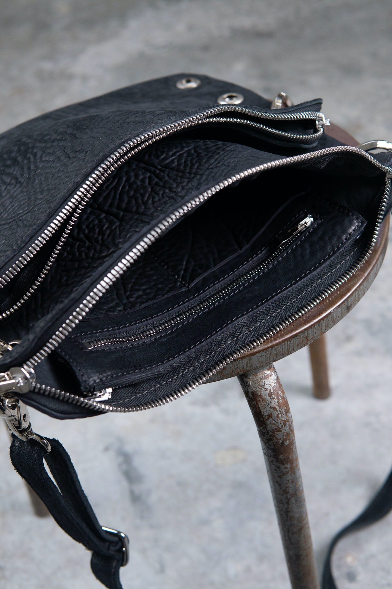 HORSE BUTT RG LEATHER SMALL BAG RA-1