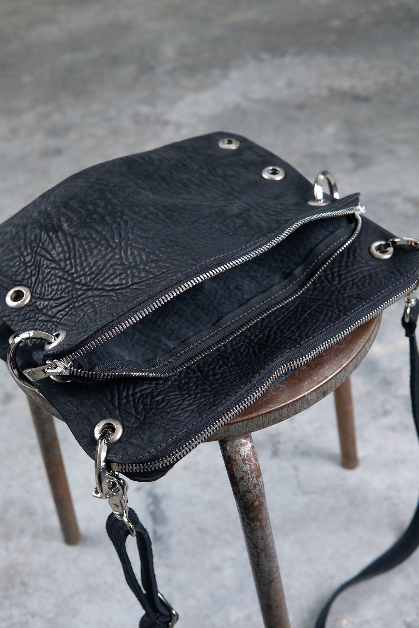 HORSE BUTT RG LEATHER SMALL BAG RA-1