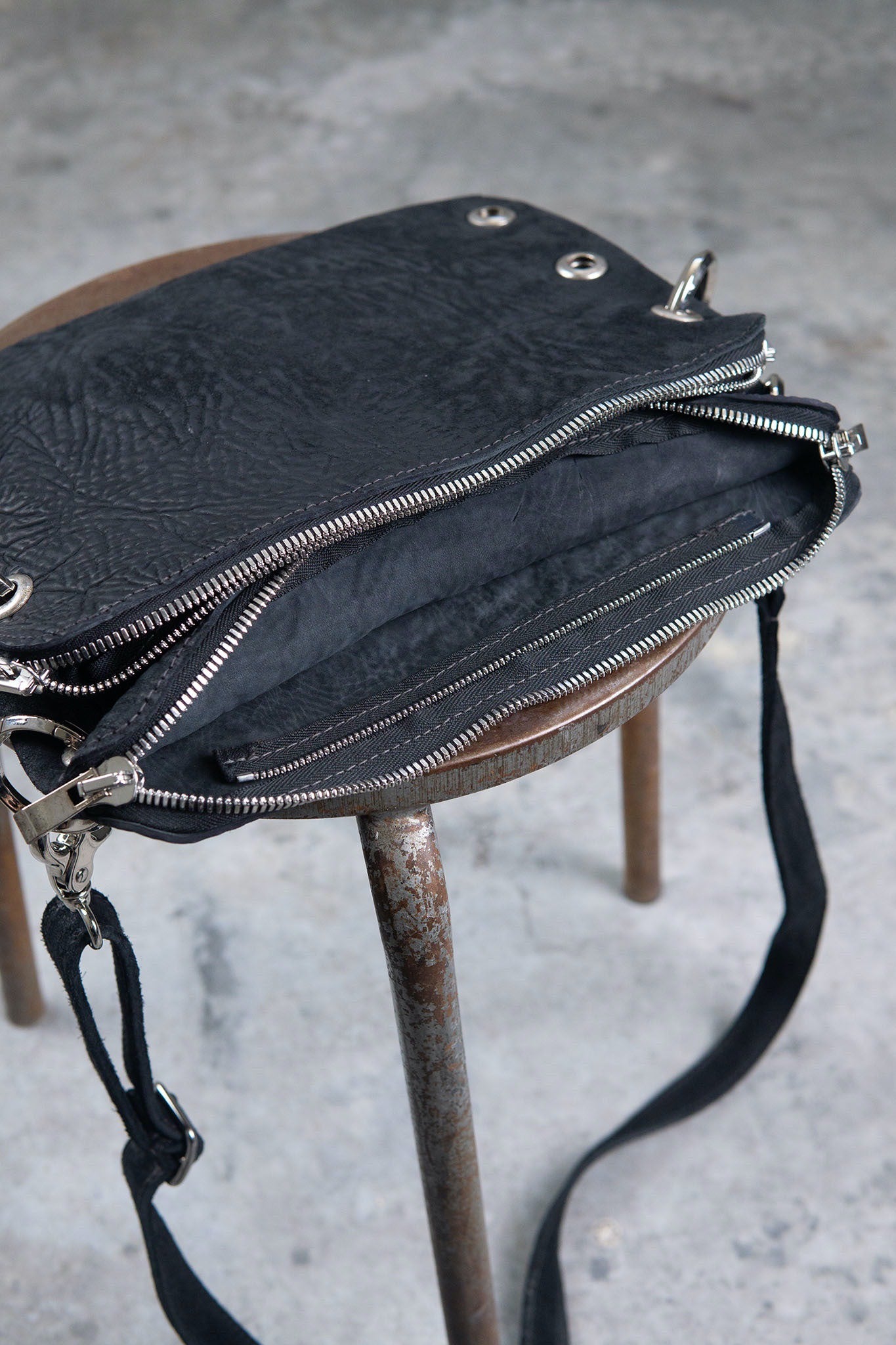 HORSE BUTT RG LEATHER SMALL BAG RA-1