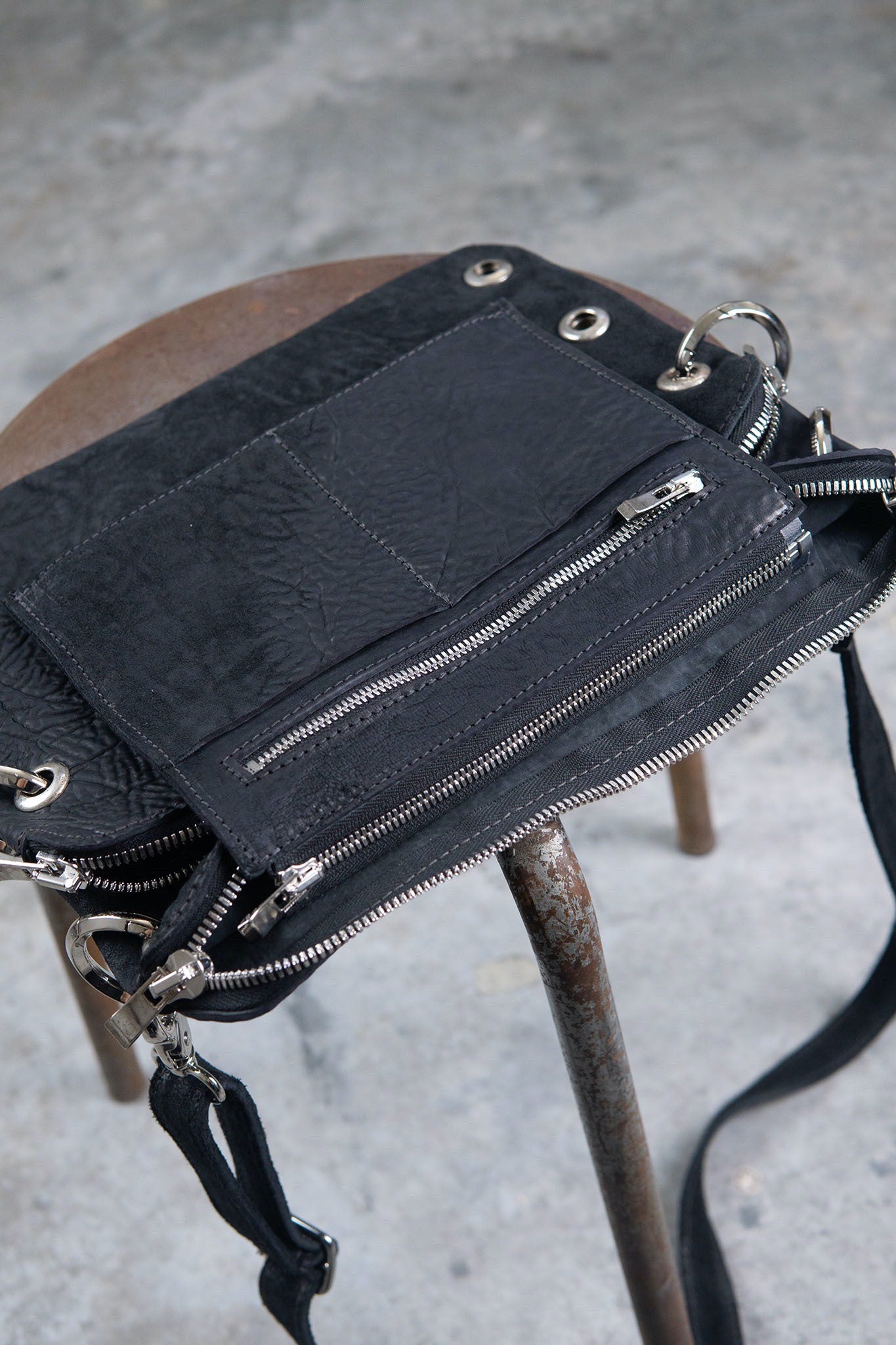 HORSE BUTT RG LEATHER SMALL BAG RA-1