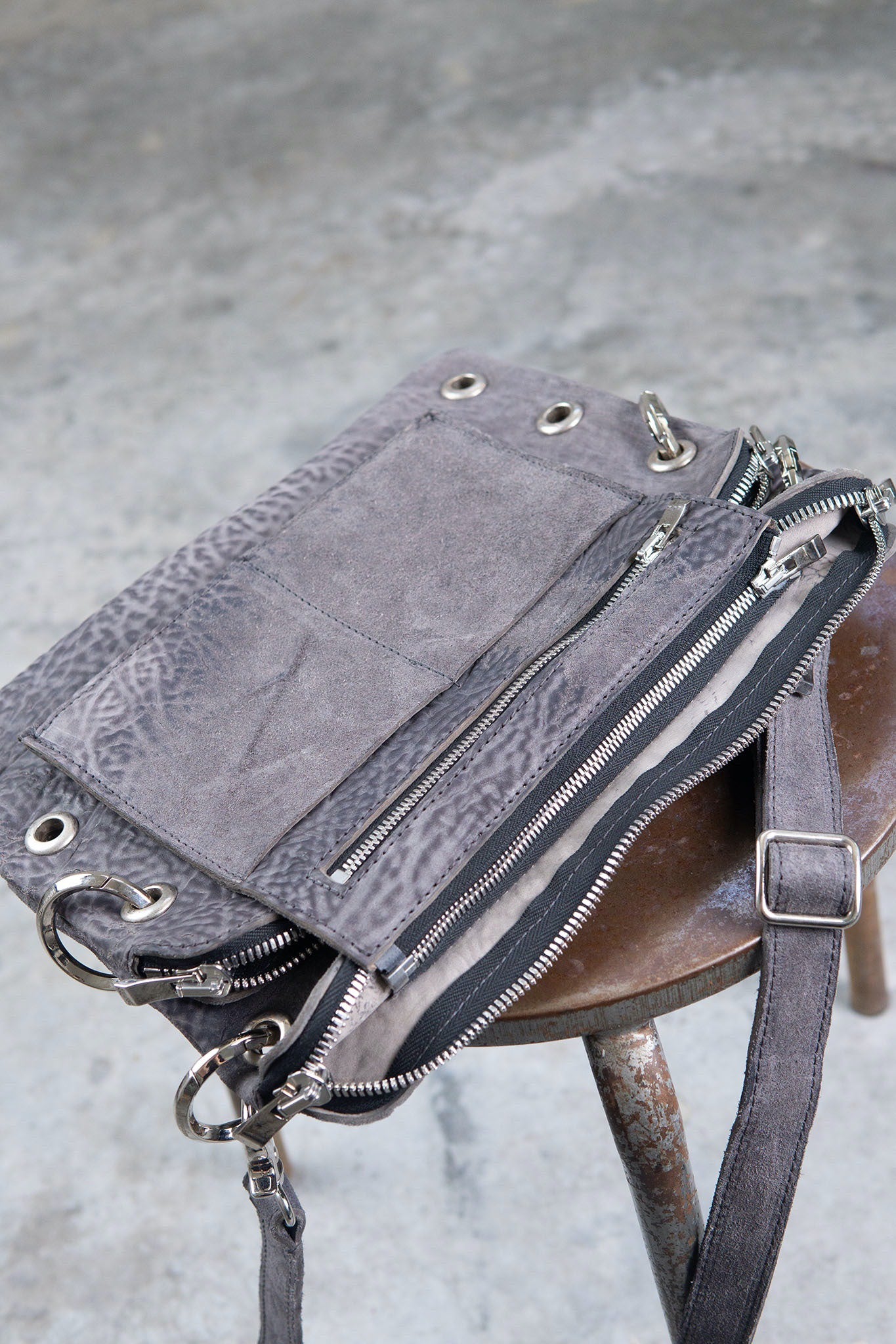 HORSE BUTT RG LEATHER SMALL BAG RA-1