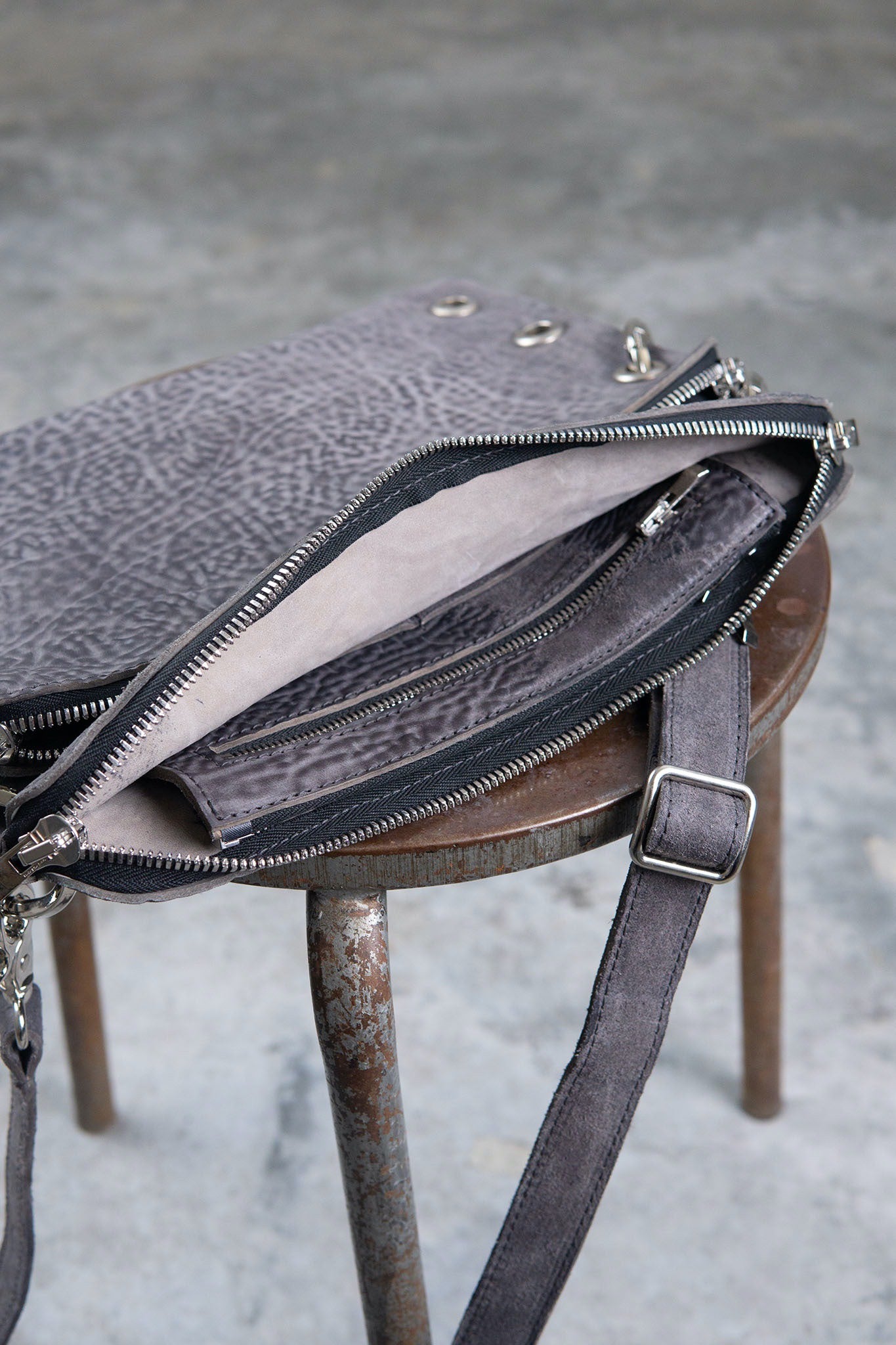 HORSE BUTT RG LEATHER SMALL BAG RA-1