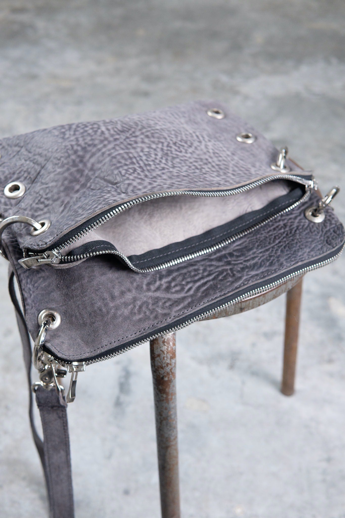 HORSE BUTT RG LEATHER SMALL BAG RA-1