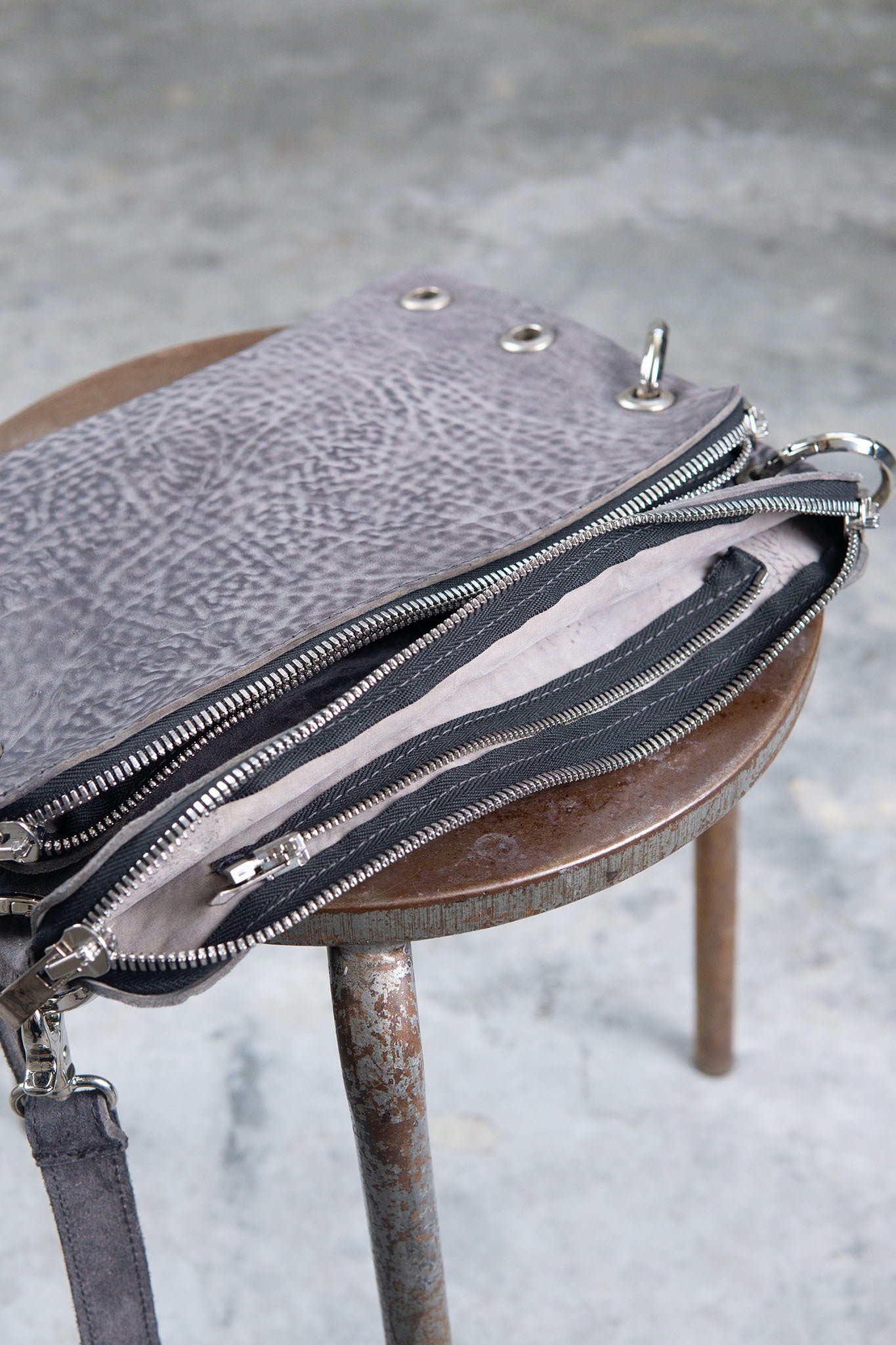 HORSE BUTT RG LEATHER SMALL BAG RA-1