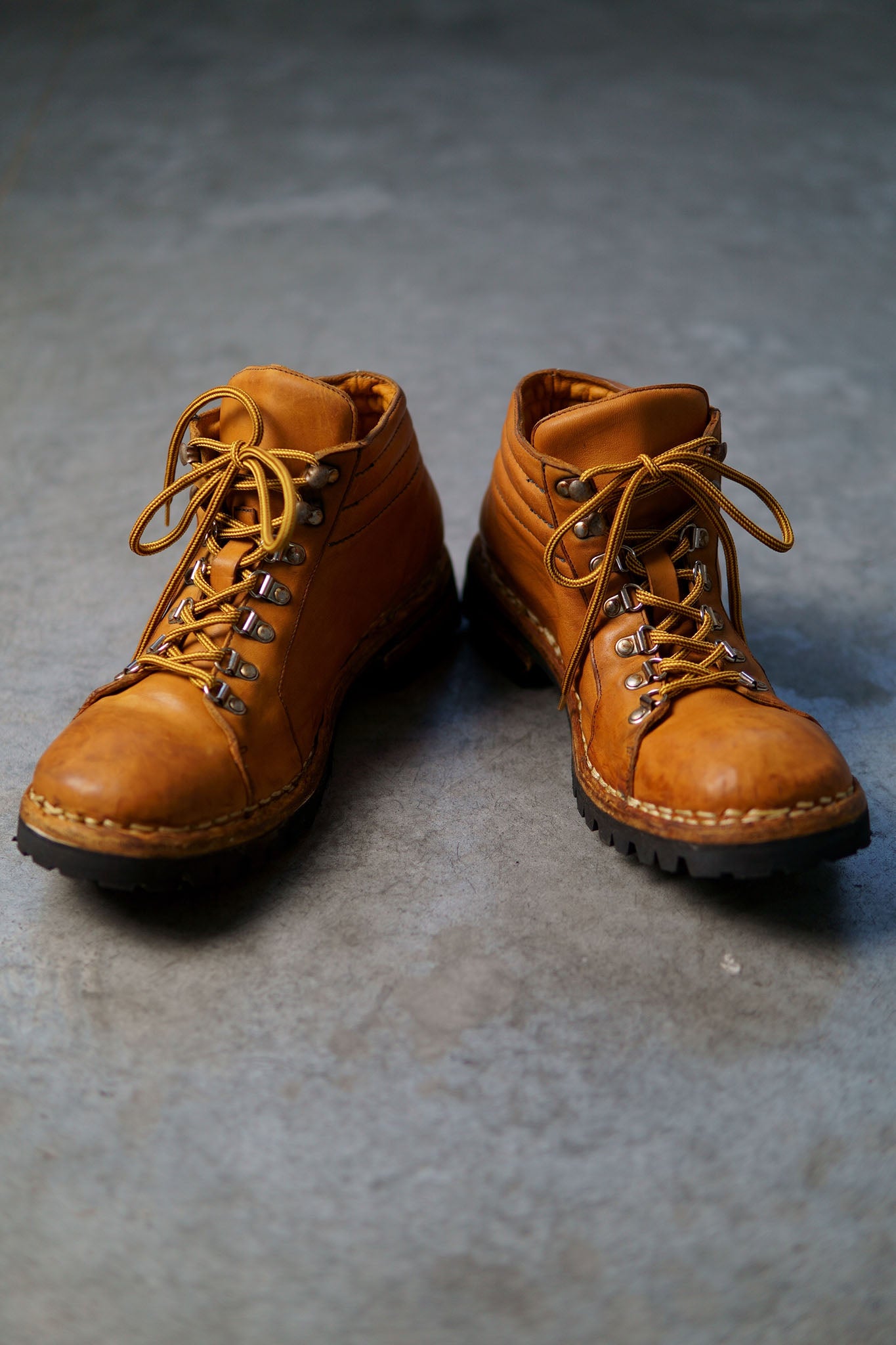 HORSE LEATHER TREKKING BOOTS WITH VIBRAM SOLES AND GOODYEAR WELT