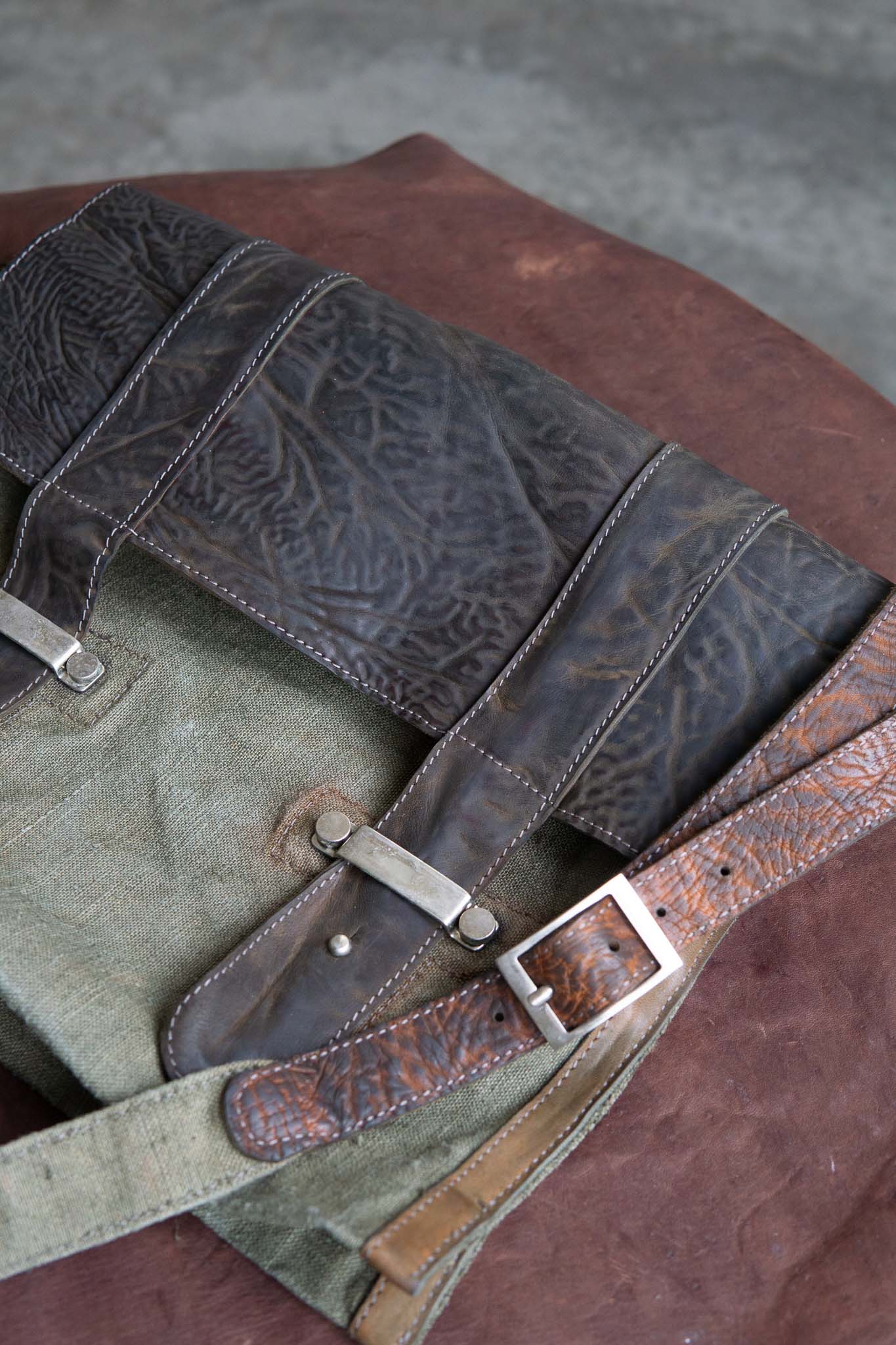 HORSE BUTT RG LEATHER + 1950's VINTAGE LINEN  BAG MAIL MM-5 SMALL