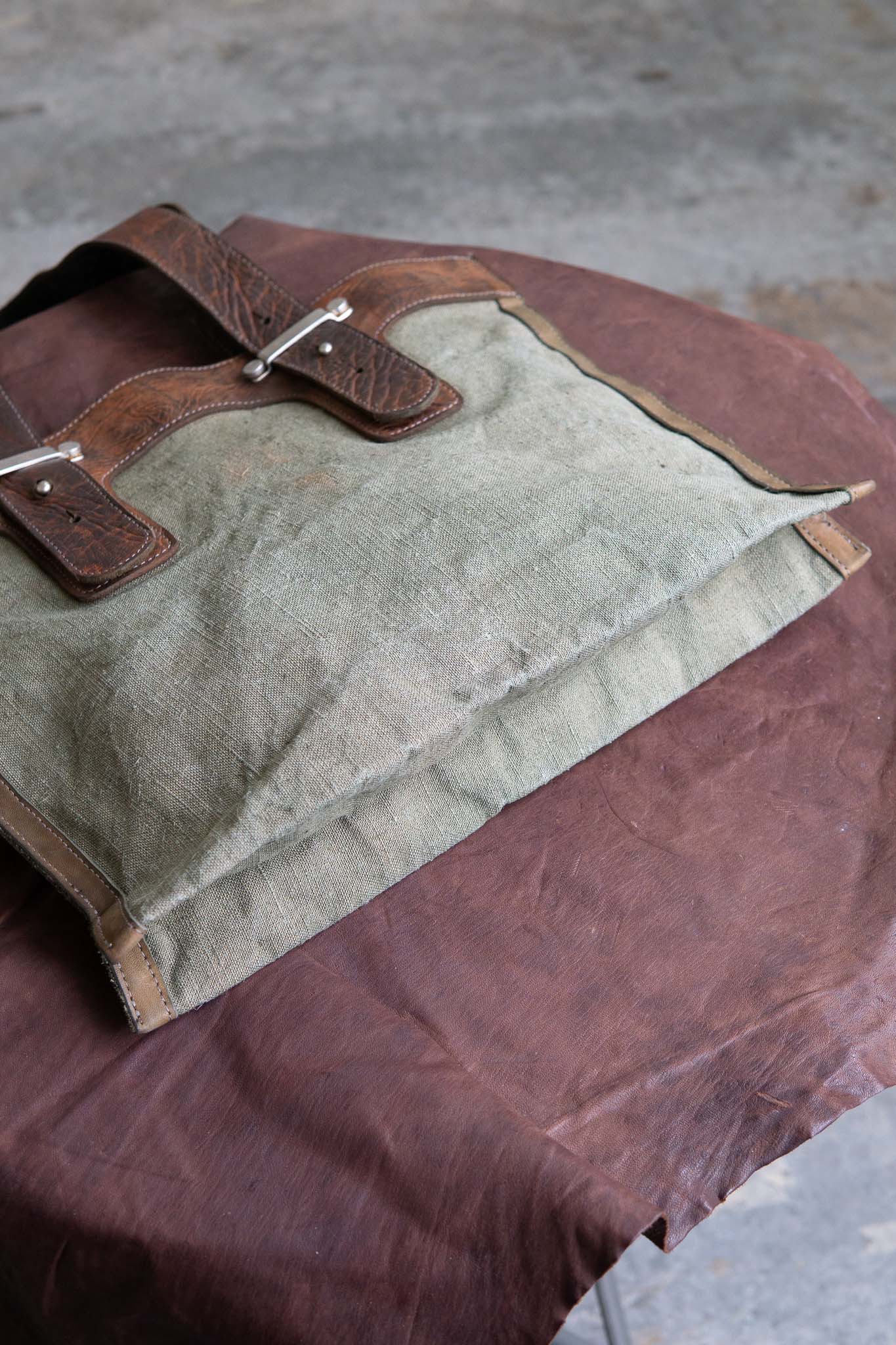 HORSE BUTT RG LEATHER + 1950's VINTAGE LINEN  BAG TOTE MM-6