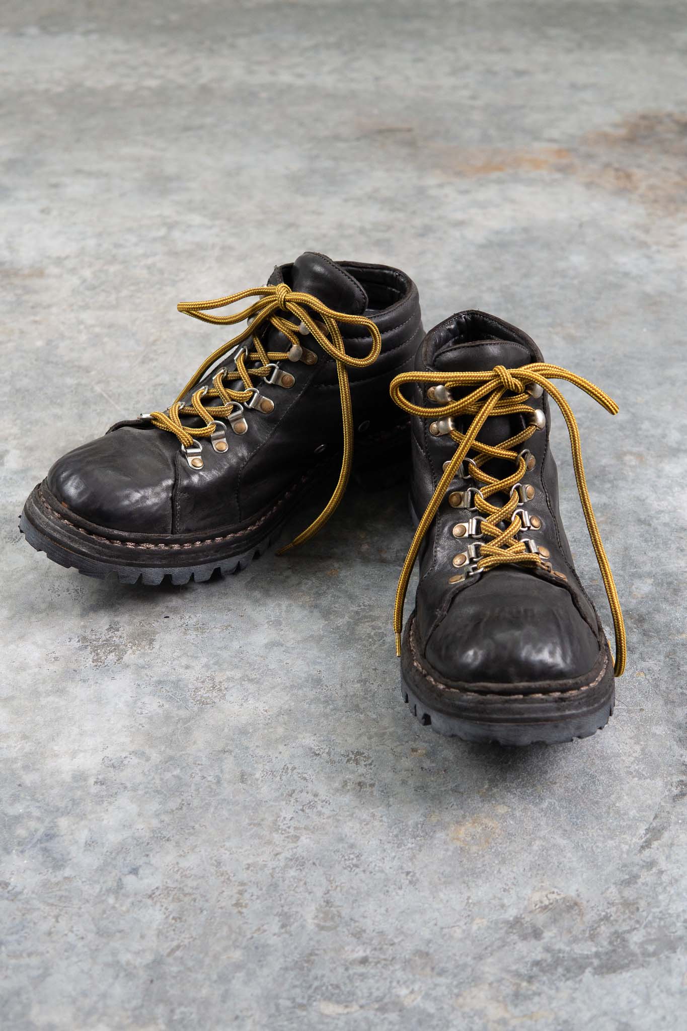 HORSE LEATHER VS TREKKING LINED VIBRAM SOLES GOODYEAR NORWEGIAN WELT PIECE DYED