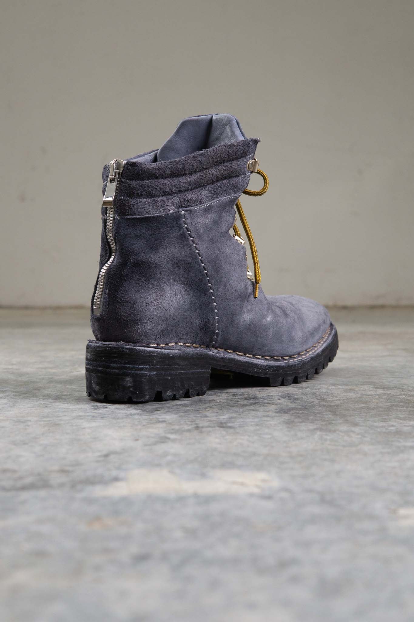 HORSE LEATHER TRACKING CL-1 GOODYEAR NORWEGIAN WELT VIBRAM SOLES PIECE DYED
