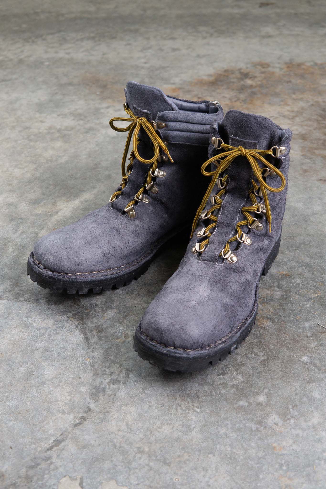 HORSE LEATHER TRACKING CL-1 GOODYEAR NORWEGIAN WELT VIBRAM SOLES PIECE DYED