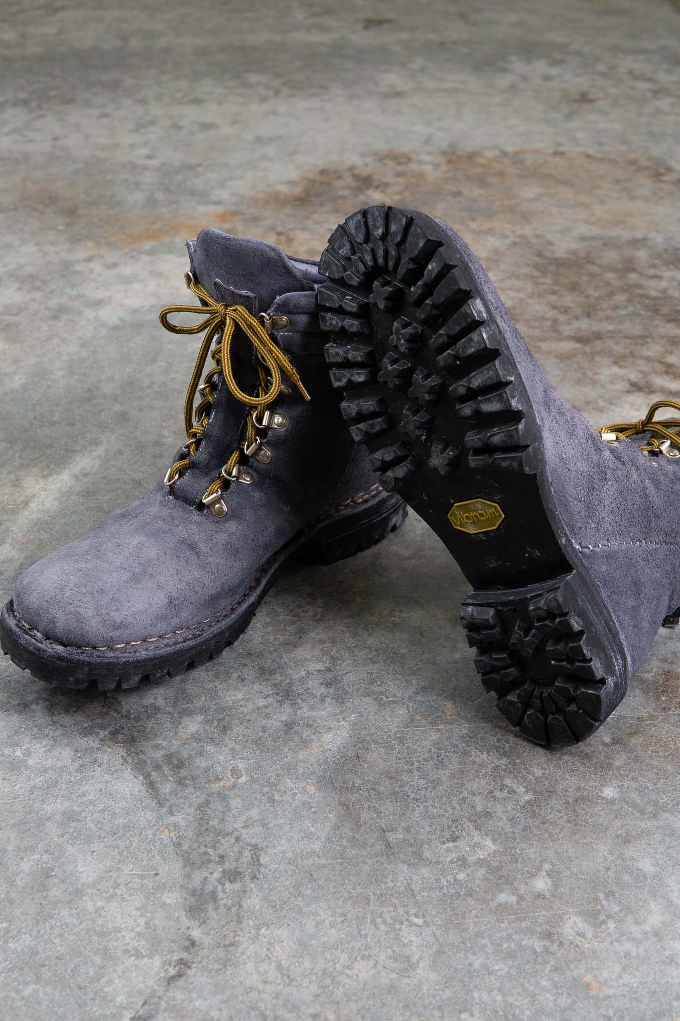 HORSE LEATHER TRACKING CL-1 GOODYEAR NORWEGIAN WELT VIBRAM SOLES PIECE DYED