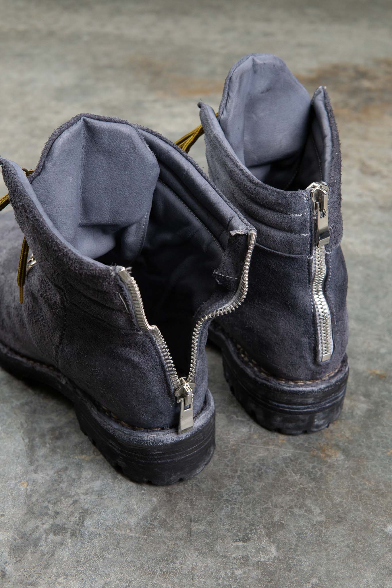 HORSE LEATHER TRACKING CL-1 GOODYEAR NORWEGIAN WELT VIBRAM SOLES PIECE DYED