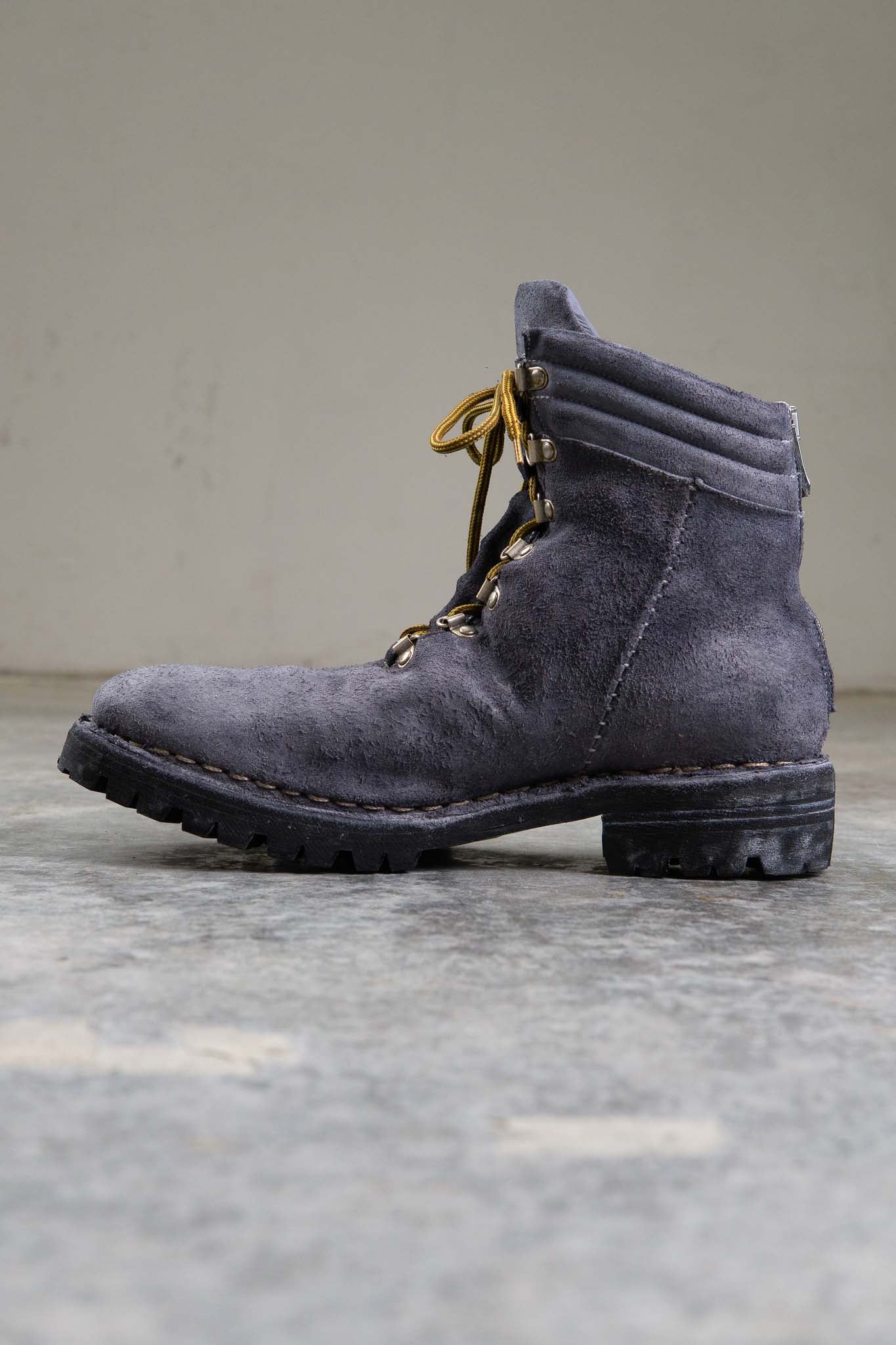 HORSE LEATHER TRACKING CL-1 GOODYEAR NORWEGIAN WELT VIBRAM SOLES PIECE DYED