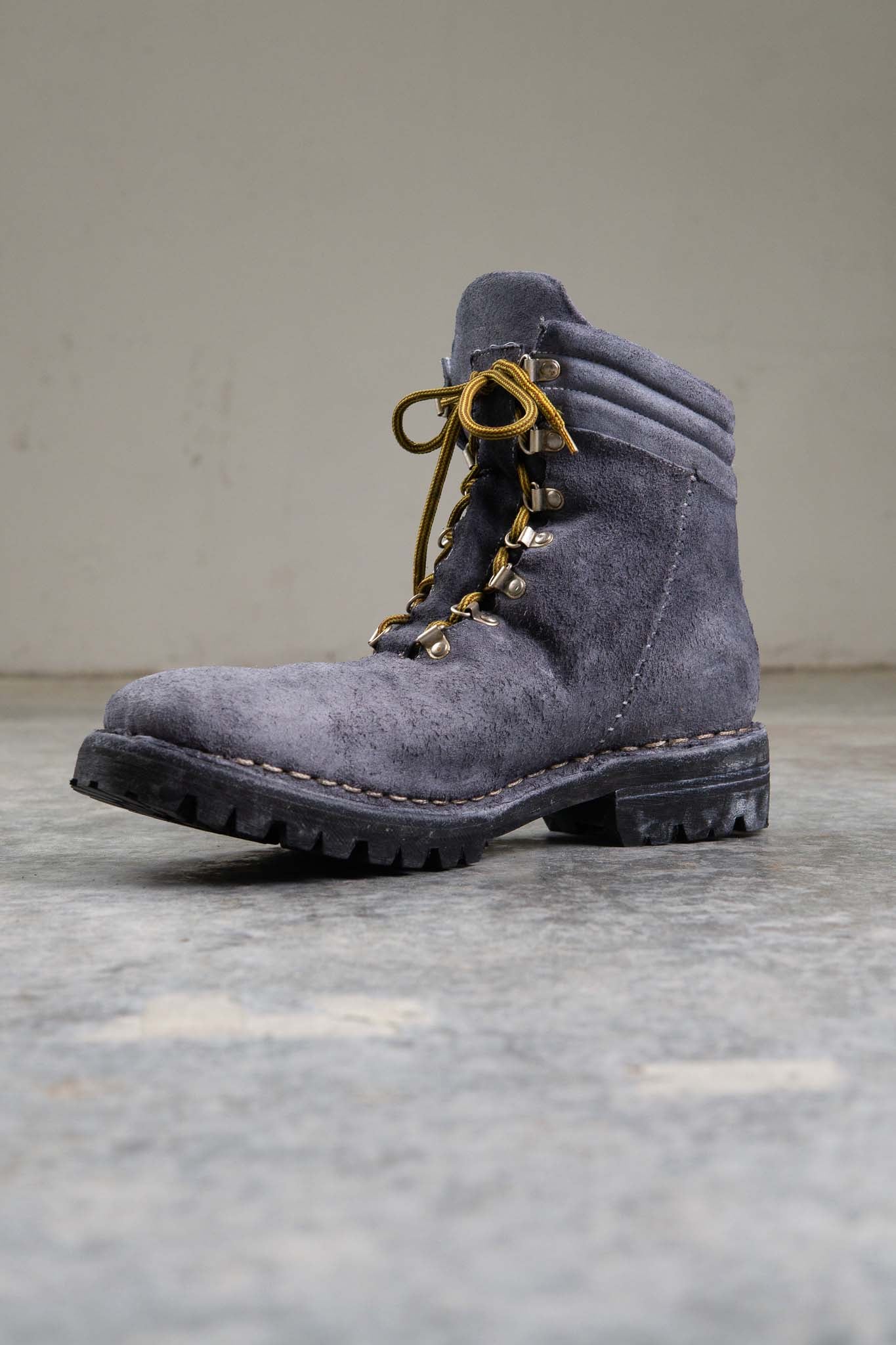 HORSE LEATHER TRACKING CL-1 GOODYEAR NORWEGIAN WELT VIBRAM SOLES PIECE DYED