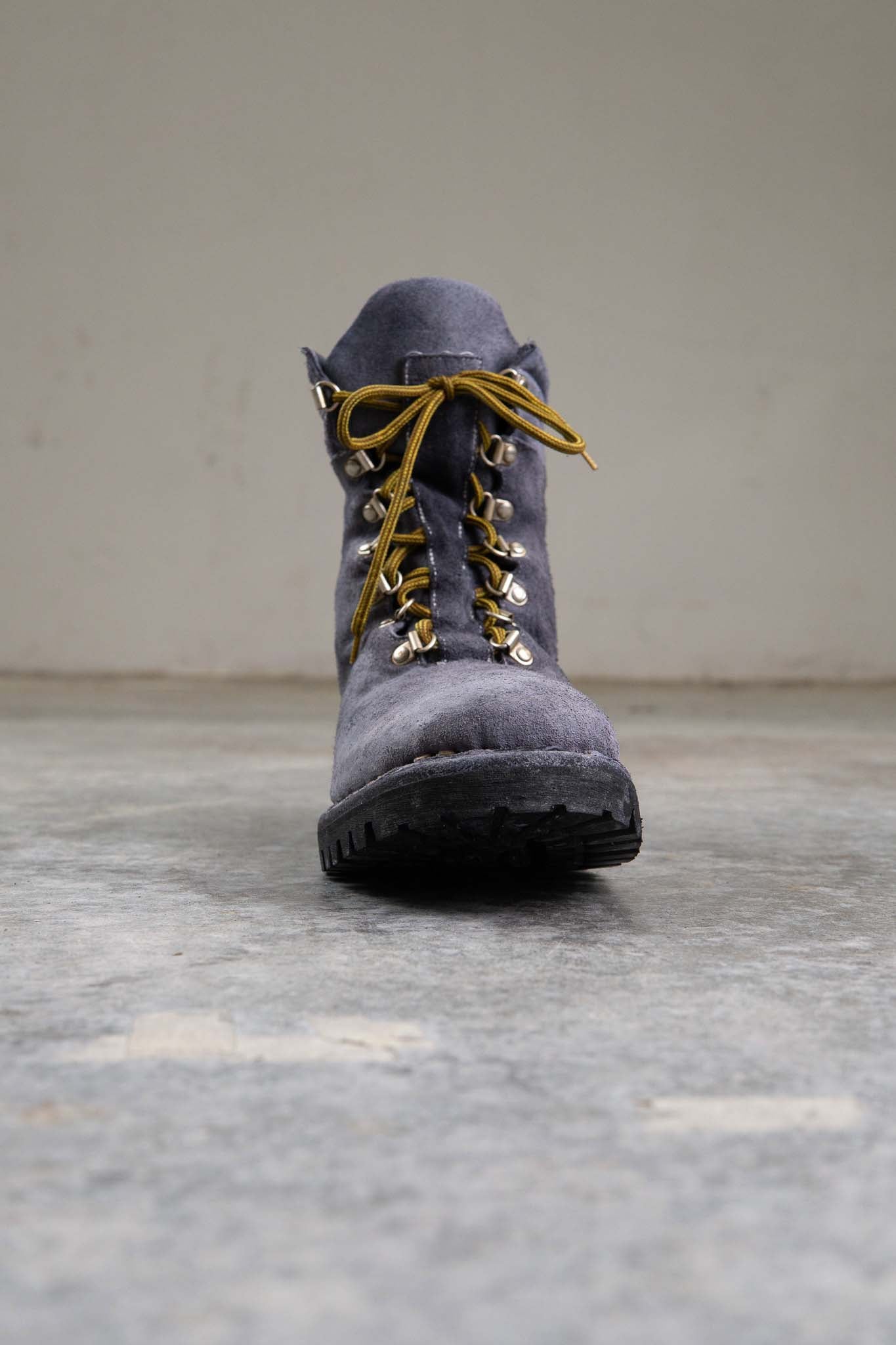 HORSE LEATHER TRACKING CL-1 GOODYEAR NORWEGIAN WELT VIBRAM SOLES PIECE DYED