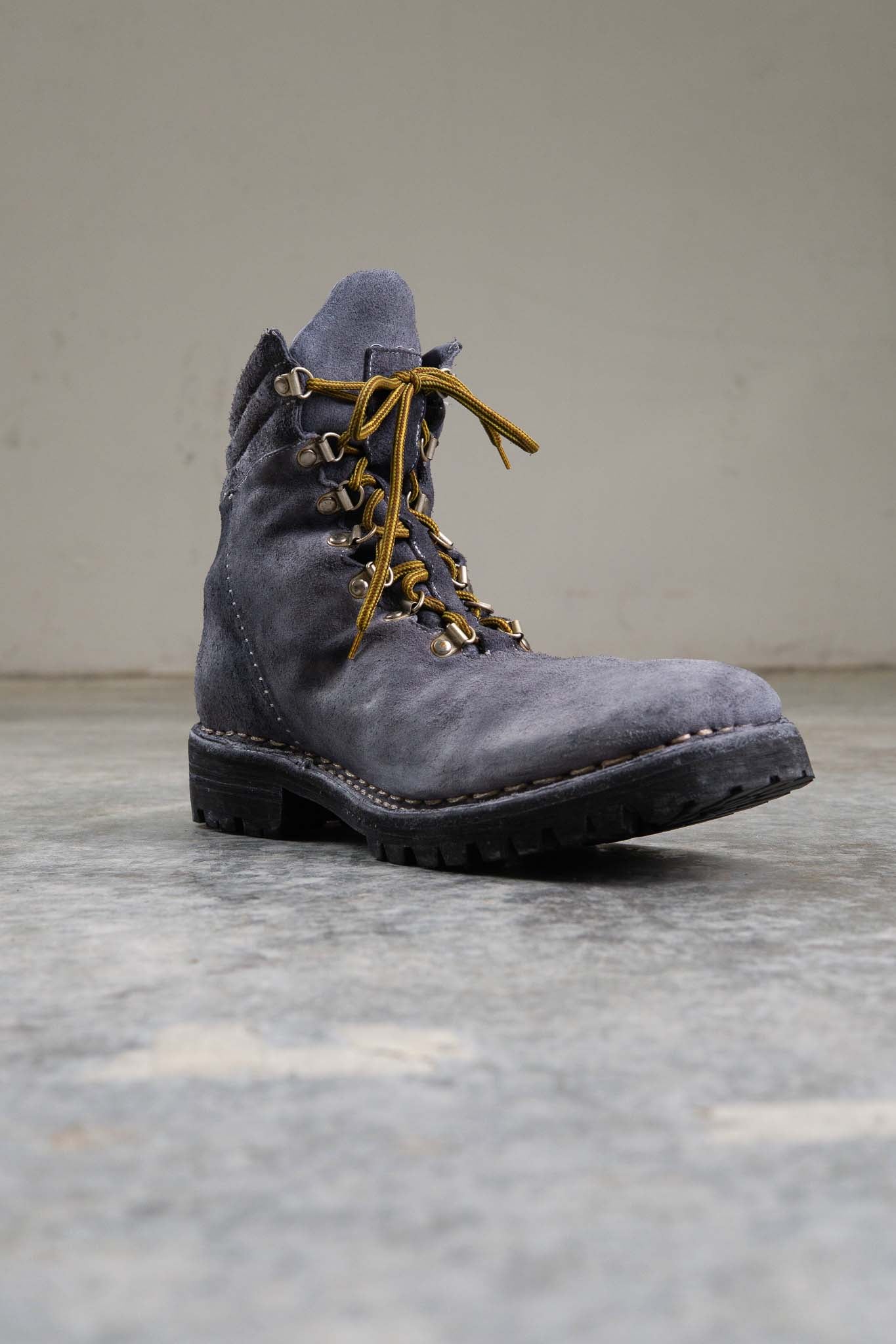 HORSE LEATHER TRACKING CL-1 GOODYEAR NORWEGIAN WELT VIBRAM SOLES PIECE DYED