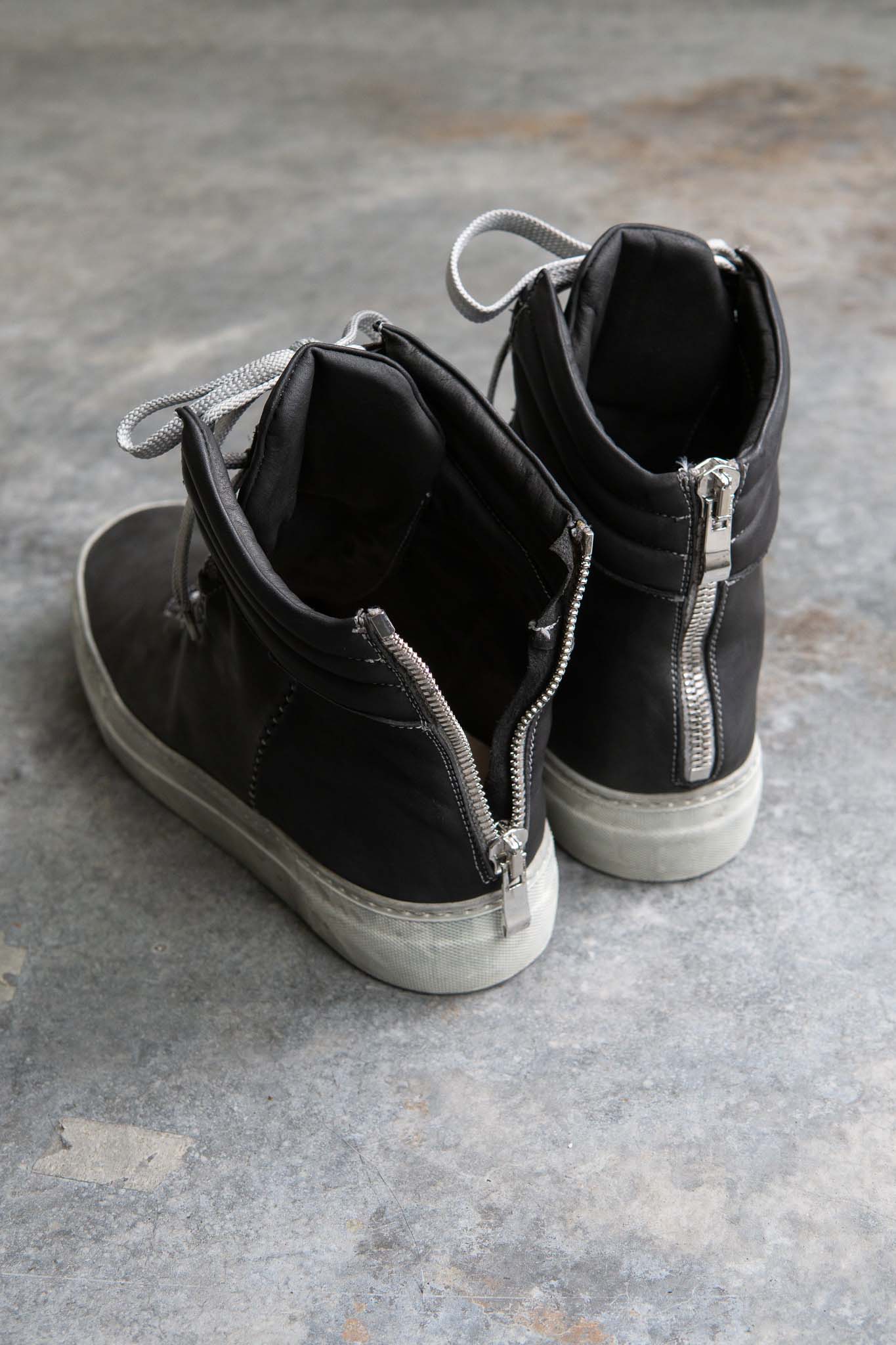 HORSE WHITE LEATHER SNEAKER CL-2 HIGH CUT WHITE HIGH RUBBER SOLES PIECE DYED