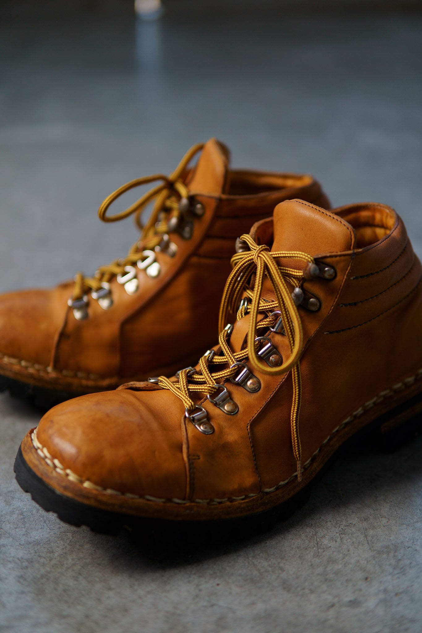 HORSE LEATHER TREKKING BOOTS WITH VIBRAM SOLES AND GOODYEAR WELT